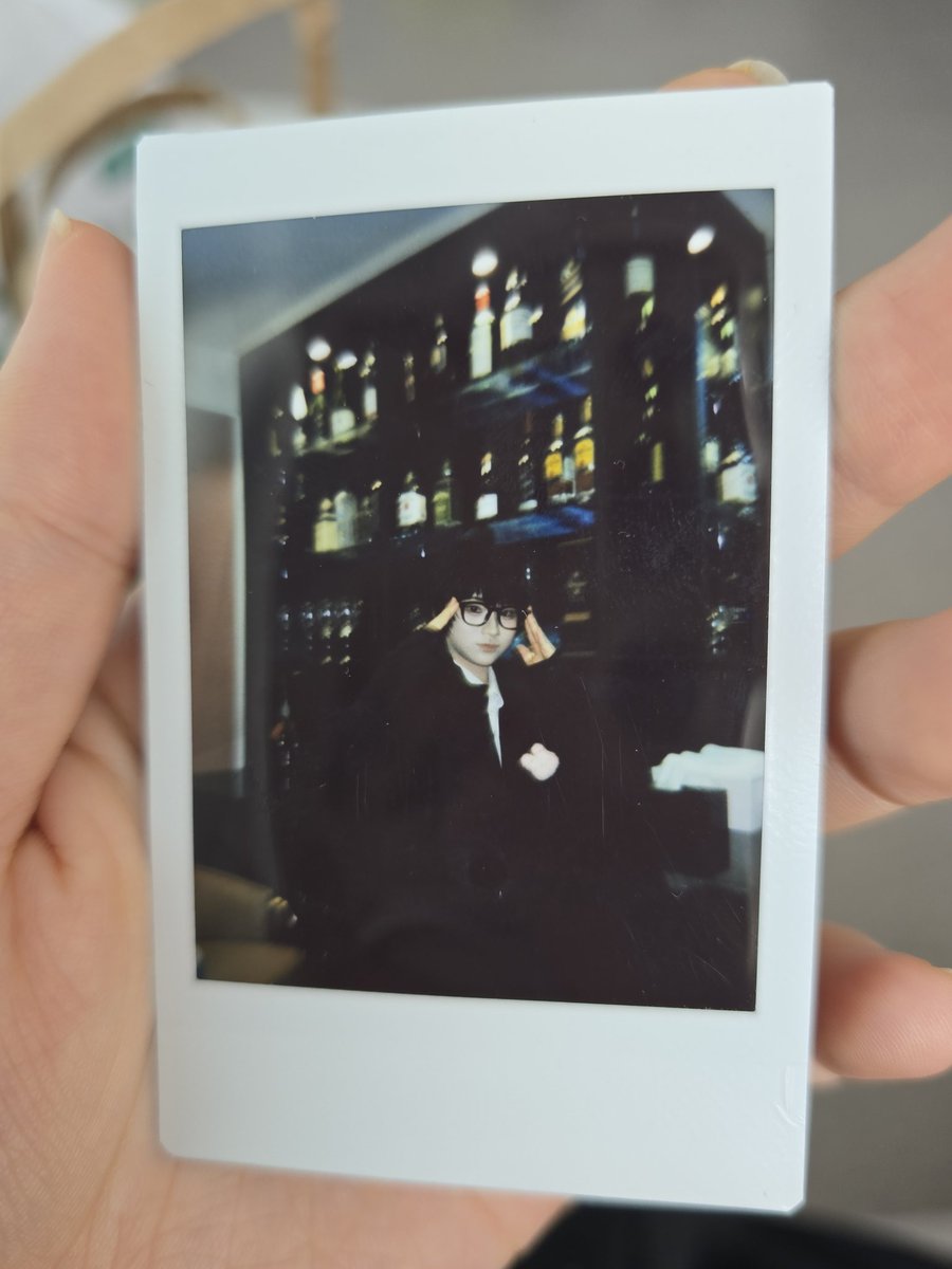 폴라로이드 사진 찍어줬는데 
다들 그시절 인소美 있다해서 
알것같아.. ㅠ