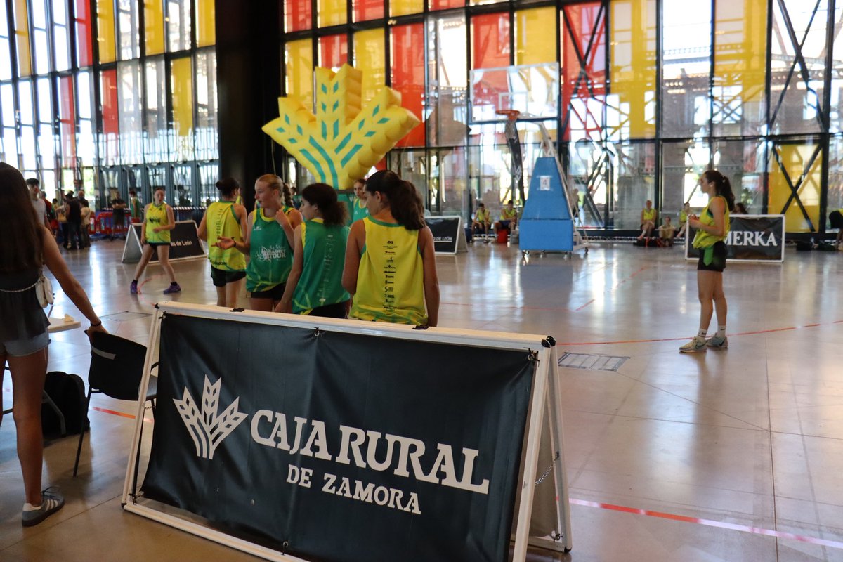 📍León fue una de las paradas del #3x3SBT2025 ⛹️‍♀️

🤝Gracias a <a href="/AguasdeLeon/">Aguas de León</a> <a href="/cajaruralzamora/">cajaruralzamora</a> por respaldar el evento y sumar al crecimiento del baloncesto 3x3 🏀 

#3x3SBTLeon #3x3SBTMasterFinal