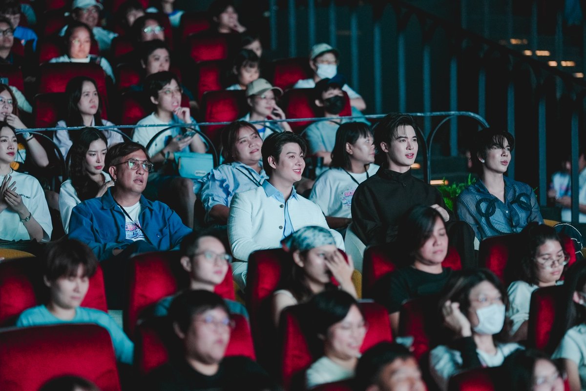 ภาพบรรยากาศงาน SOMEWHERE SOMEHOW WITH YOU 
🔗 drive.google.com/drive/mobile/f…

SWSH WITH YOU
#รักปากแข็งEP1
#รักปากแข็ง #SWSHGL
#Saint_sup #MingEr
