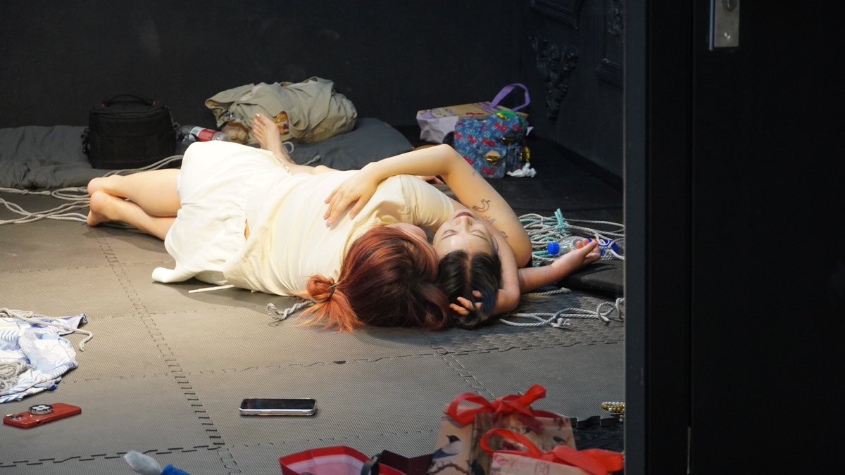 平静的 温和的 想记住很久的瞬间🫧
🪢：<a href="/Shiiiin03_/">Shin_</a> 
📷：阿糕老师～（把我腿拍的好好看🤤
🏠：<a href="/SafebindSH/">Safebind纯绿小绳屋</a>