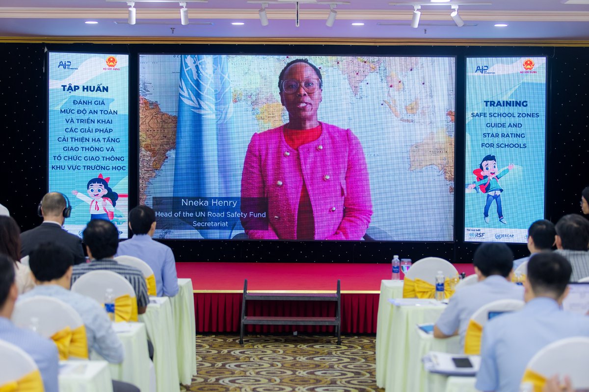 AIPFoundation's tweet image. 🚸Improving school zone safety in Vietnam: National training empowers local authorities to safeguard students on their way to school.
↪️Read more here:aip-foundation.org/improving-scho…
#RethinkMobility #StreetsForLife #CommitToLife