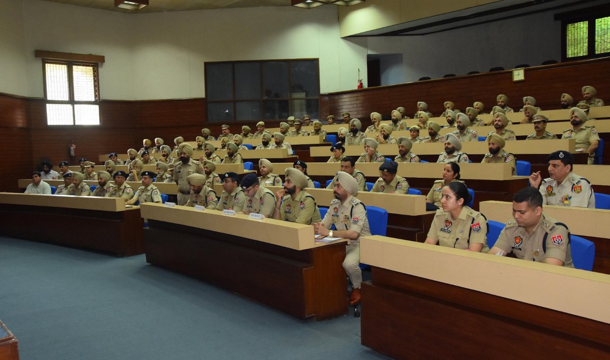 DGPPunjabPolice's tweet photo. Today in #Amritsar, chaired a Law & Order Review & Outreach Session with officers and SHOs of Commissionerate Police Amritsar and @BorderRange, including @AmritsarRPolice, @BatalaPolice, @PP_Gurdaspur & @PathankotPolice.

Reaffirmed our zero-tolerance stance against the drug menace, directing strict, transparent, and uncompromising enforcement of the NDPS Act. Reviewed counter-terror strategies, dismantling of organised crime networks, key law & order concerns, and preparedness for #IndependenceDay2025.

As part of the outreach, engaged directly with officers across all ranks, encouraging open discussion and exchange of valuable field insights to strengthen inter-district coordination and dismantle drug supply chains.

The meeting was attended by the CP Amritsar, DIG Border Range, SSPs, and all GOs & SHOs of the concerned districts.

@PunjabPoliceInd remains committed to safeguarding peace, harmony, and the well-being of our citizens.