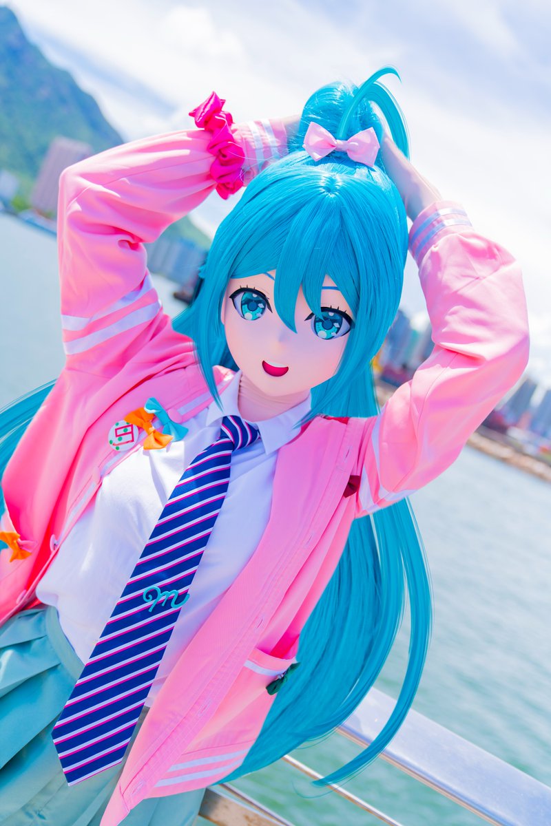 yukine_hkkig's tweet photo. 來到碼頭邊吹着海風真的很令人很放鬆
📷:@vfomax
#着ぐるみ #kigurumi #初音ミク #初音ミクkig #hatsunemiku #hkkiger #kiger #vocaloid #はつねミク #ボーカロイド #リボンガールミクさん #蝴蝶結少女 #futuretone #projectdivaarcade #ribbongirl https://t.co/zmK29KxK3I