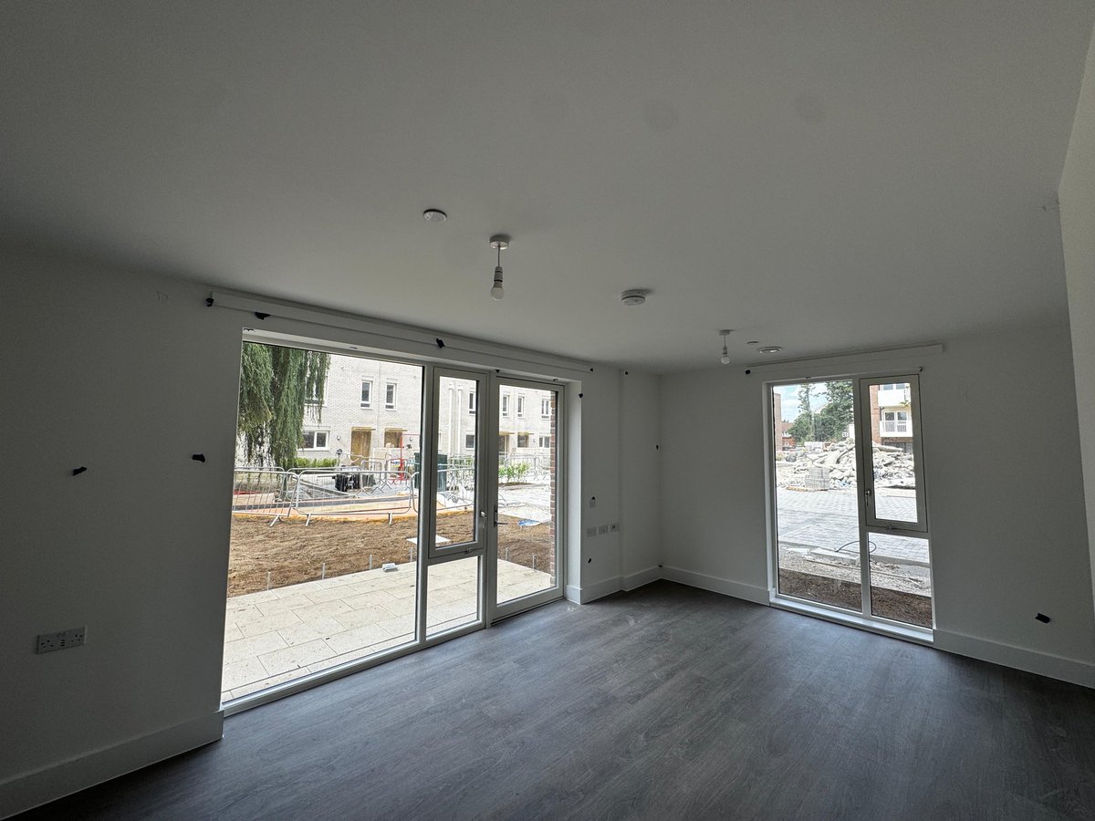 Great to visit Loxford Lane in my ward to see the AMAZING progress on 159 new 1, 2, 3 &amp; 4-bed affordable council homes!🏡🔑

Our Affordable Homes Programme is building new, high quality homes for local families on our waiting list who need them most ➡️ engage.redbridge.gov.uk/hub-page/affor…