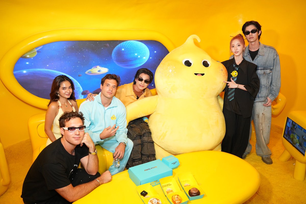 ไบร์ท, กลัฟ และเนเน่ บินลัดฟ้าไปยังกรุงจาการ์ต้า ร่วมงานเปิดคาเฟ่ขนมหวาน Butter Baby พร้อมขนมหลากหลายที่มาในคอนเซ็ปต์ Desserts from another dimension ภายใต้บรรยากาศสุดอบอุ่น

#ELLEThailand
#BRIGHTxButterBabyGrandOpening
#ButterBabyOpeningXGulf
#bbrightvc #GulfKanawut #nenevader