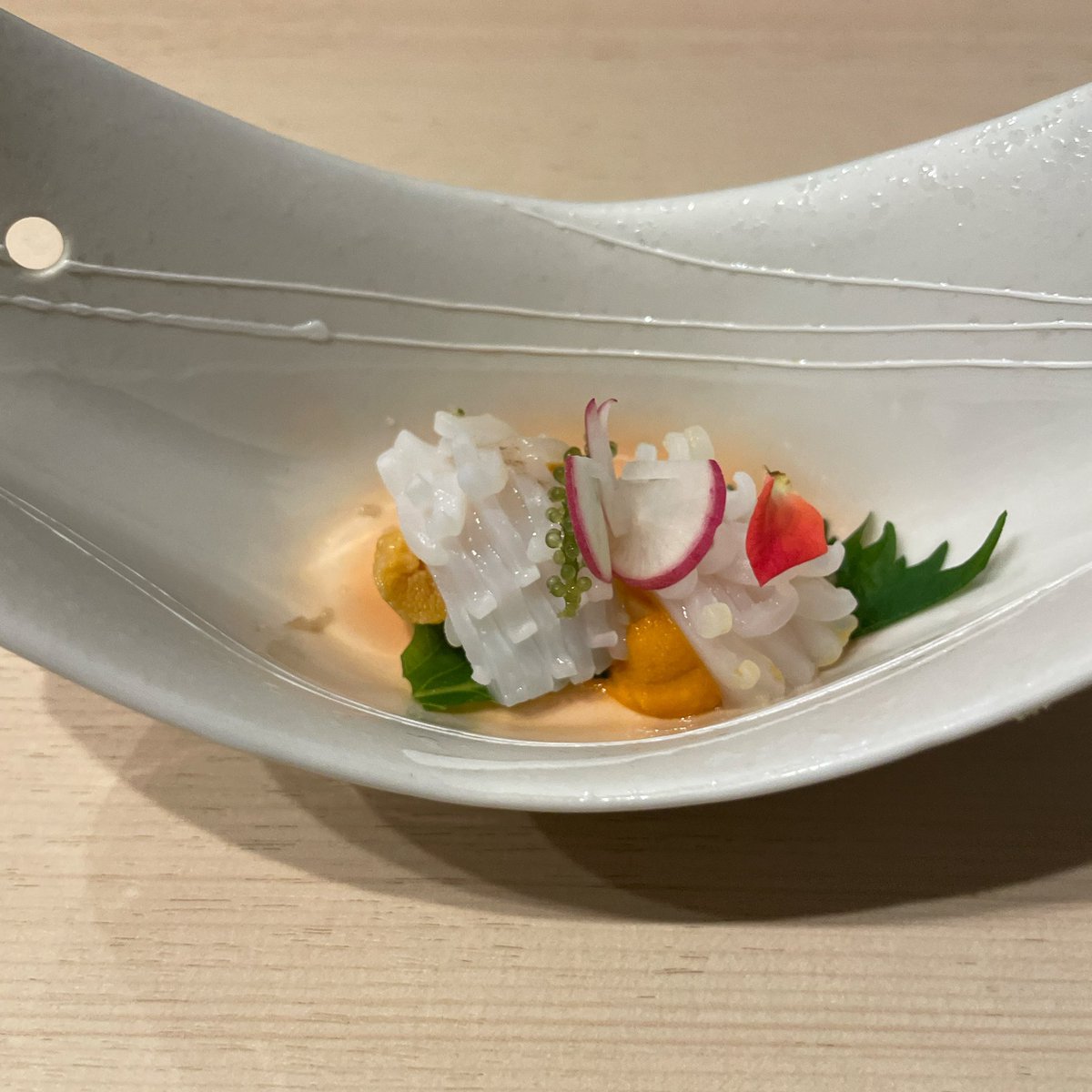 j17358888's tweet photo. ドルサラさんとお鮨に連れて行ってもらいました！
写真を撮るのが下手すぎるけどどれも美味しかった🍻
サラリーマンができる稼���方など色��教えてもらったので早くサラリーマン抜け出します✌️
いつも食事等連れて行っていただいてるのでこの恩は成功して返します😊
ごちそうさまでした🙇@dorusara_2 https://t.co/coNipjFU52