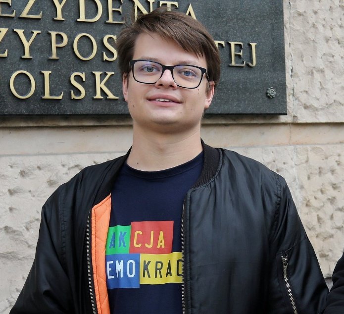 ciekawe co tam słychać u tego bojownika o demokrację