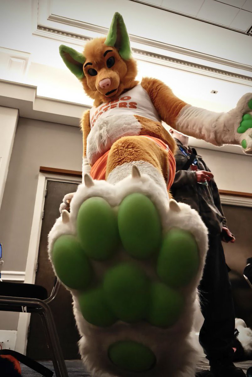 The green goods this #Pawgust Monday morning

Enjoy 

💚💚

🪡 <a href="/RandDfursuits/">R&Dfursuits 🏳️‍🌈✨Closed✨</a> 
📸 <a href="/Kaiyo_Wulfstar/">K A i Y O</a> 

#furry