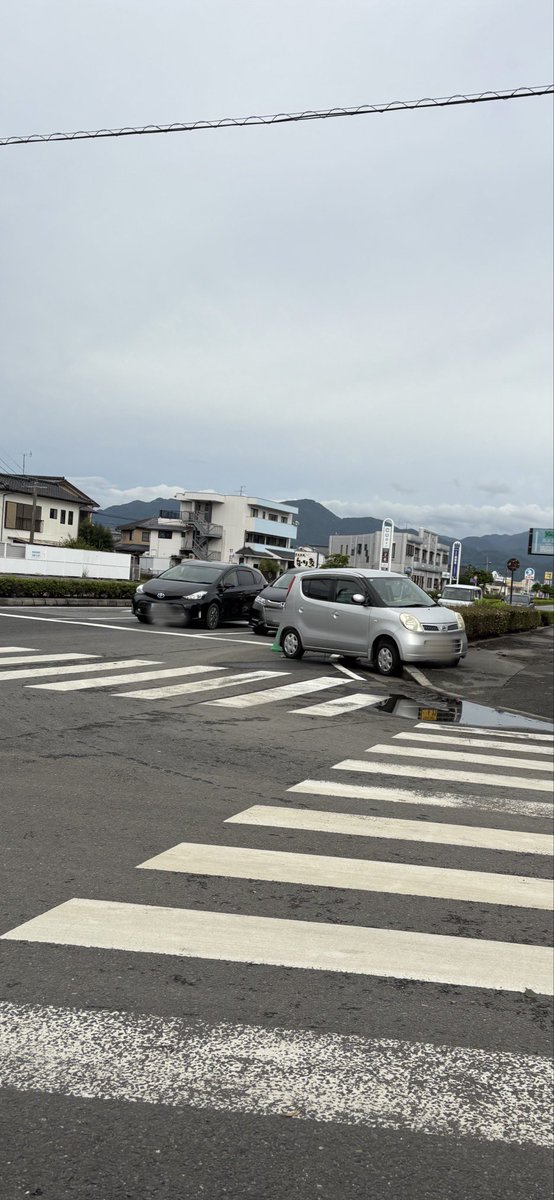 OKmanjuu's tweet photo. 動かない車がまだまだたくさん... （ 八代市内各所 ） 5:20 pm https://t.co/rbZdkilmdG