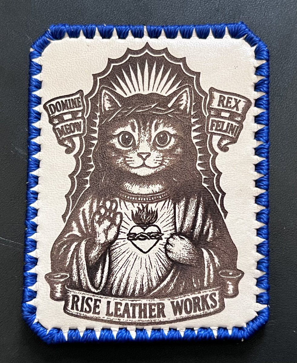 Handmade_Rise's tweet photo. 守護猫シリーズも本日19時頃より発売です!
サンタ・マリニャ
優しさと包容力を宿す聖なる猫
サント・ヨシニャ
知恵と優しさで導く守護猫
本革製レザーパッチで癒しと守りを。 #LeatherPatch #守護猫 https://t.co/izEMJk6bXQ