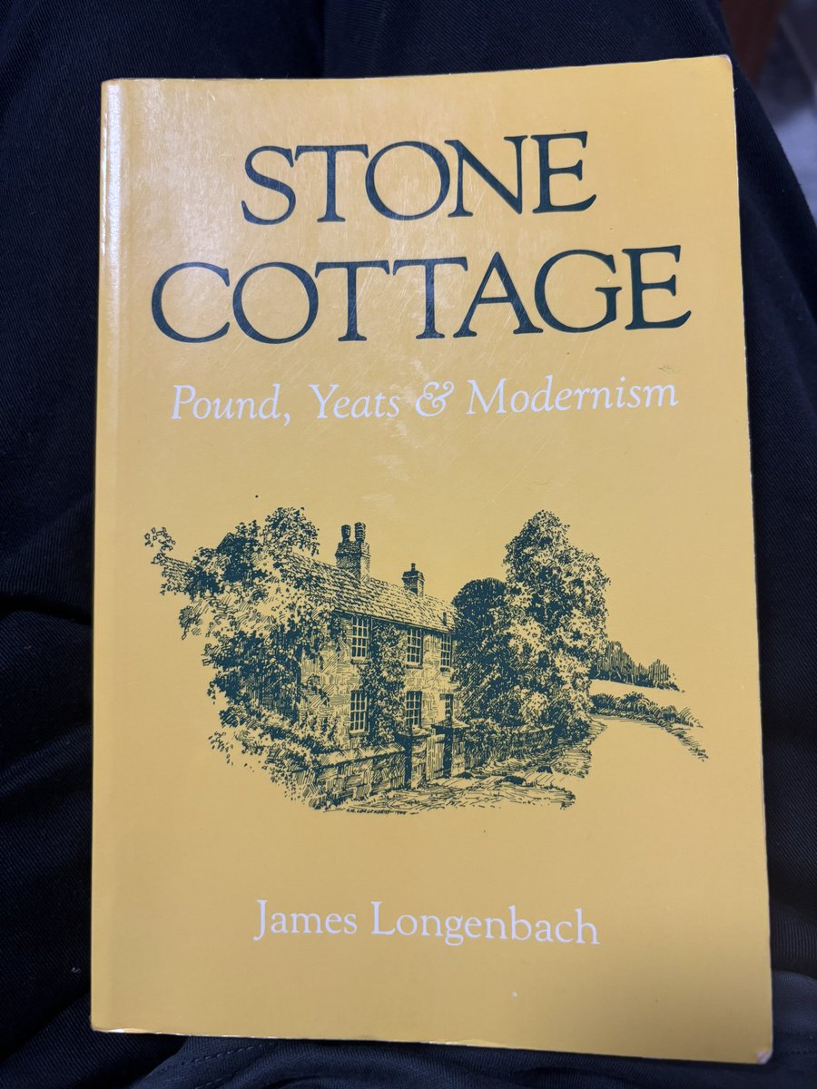us_literature's tweet photo. 𝘚𝘵𝘰𝘯𝘦 𝘊𝘰𝘵𝘵𝘢𝘨𝘦を読んだ。
1913-16年、第一次大戦只中のイギリス田園で、パウンドとイェイツが同じ屋根の下に暮らし、詩の革新を模索する冬。外は戦争の足音、内は詩の未来をめぐる激論。2人の“secret”な関係が面白かった。
#読了 #読書好きな人と繋がりたい https://t.co/O8F6EyYy7L