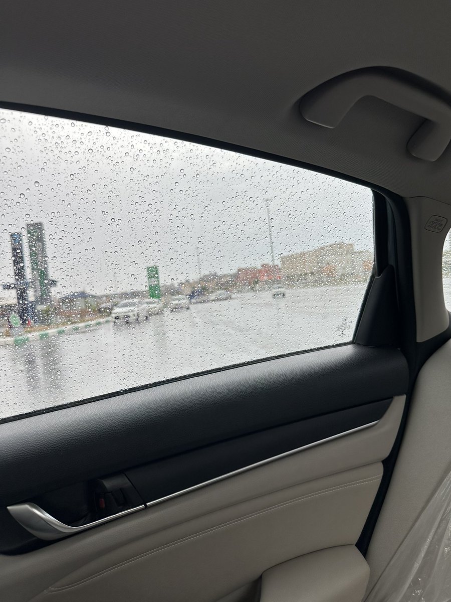 بسطاء تسرنا غيمة 🌧️🌧️