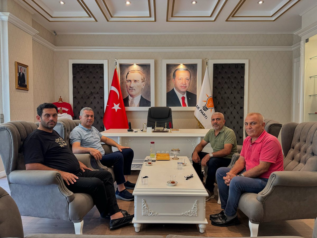 15 Temmuz Şehitler Anadolu Lisesi Müdür Başyardımcısı Hasan Sezen ve İş İnsanı Mustafa Sezen’i ilçe teşkilat binamızda misafir ettik.

Nazik ziyaretleri ve hoş sohbetleri için teşekkür ediyoruz.

<a href="/alicetin_07/">Ali Çetin</a> 
<a href="/mehmetsarani/">Mehmet Şarani Tavlı</a>