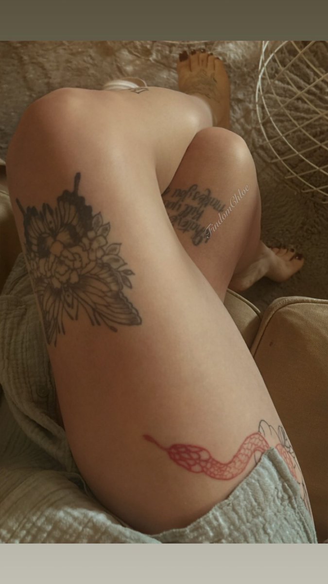 LadyFindomChloe's tweet photo. Schau hin.
Spür, wie du schwach wirst.
Jetzt bist du dran, mich zu erfreuen 
mit deinem Geld. 💸

#Findom #Geldsklave #Tribut #Paypig #CashMastery #FinDomme #Geldherrin #Sklavenleben #PayMe #Knecht https://t.co/vU4B3diKrc