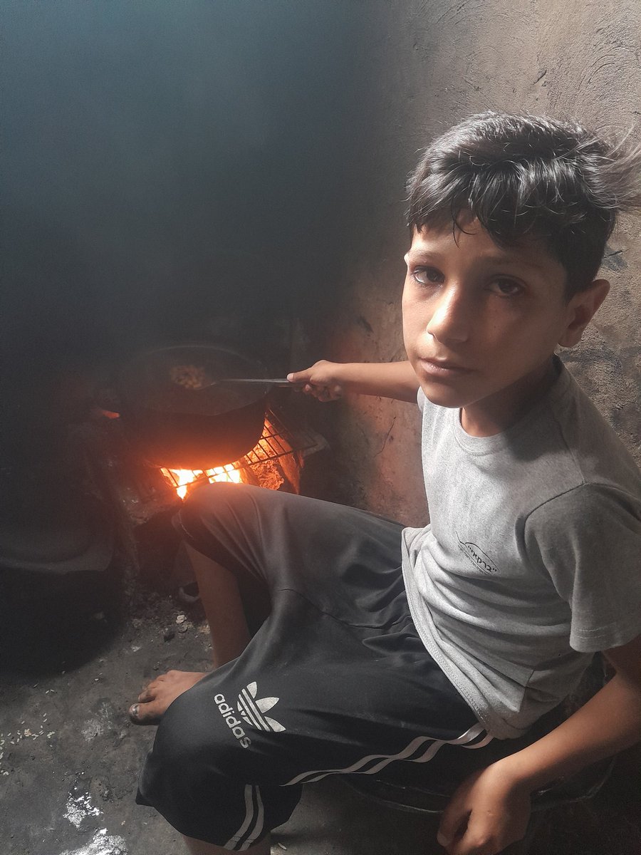 MatarMne10943's tweet image. I have severe diarrhea, malnutrition, and infection and I feel like I&apos;m going to die. 😭😭
This is just one meal a day for me and my family.
chuffed.org/project/139419…