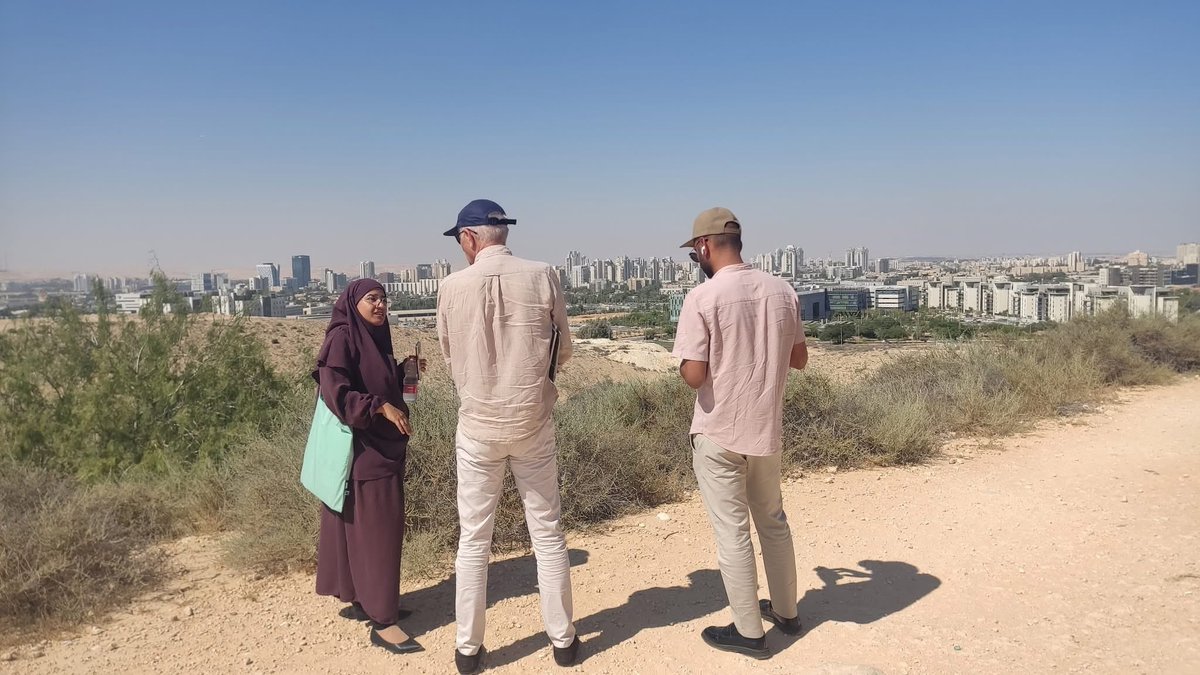 DukiumHeb's tweet photo. אתמול, במהלך ביקור שטח חשוב עם שגריר פולין, הוא התבטא בתדהמה על כך שבמדינה מפותחת כמו ישראל – עם כל הקדמה הטכנולוגית והמשאבים – יש עדיין כפרים בדואיים בנגב שנמצאים בתנאים קשים כל כך. לדבריו, הפער מזעזע, והכפרים מזכירים מדינות עולם שלישי.
המשך בטוויט הבא בשרשור 👇 https://t.co/htWROKrgNE