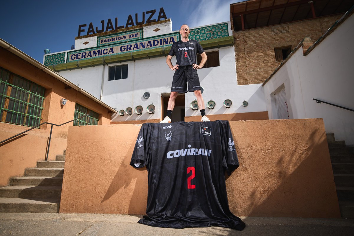 CoviranGranada's tweet photo. 𝐅𝐚𝐣𝐚𝐥𝐚𝐮𝐳𝐚 𝐩𝐨𝐫 𝐛𝐚𝐧𝐝𝐞𝐫𝐚. 

😍 A cualquier buen granadino le encanta la cerámica de Fajalauza. Ahora vamos a hacer que le guste a toda España.

#ContigoFundación https://t.co/uBzMeeBWyZ