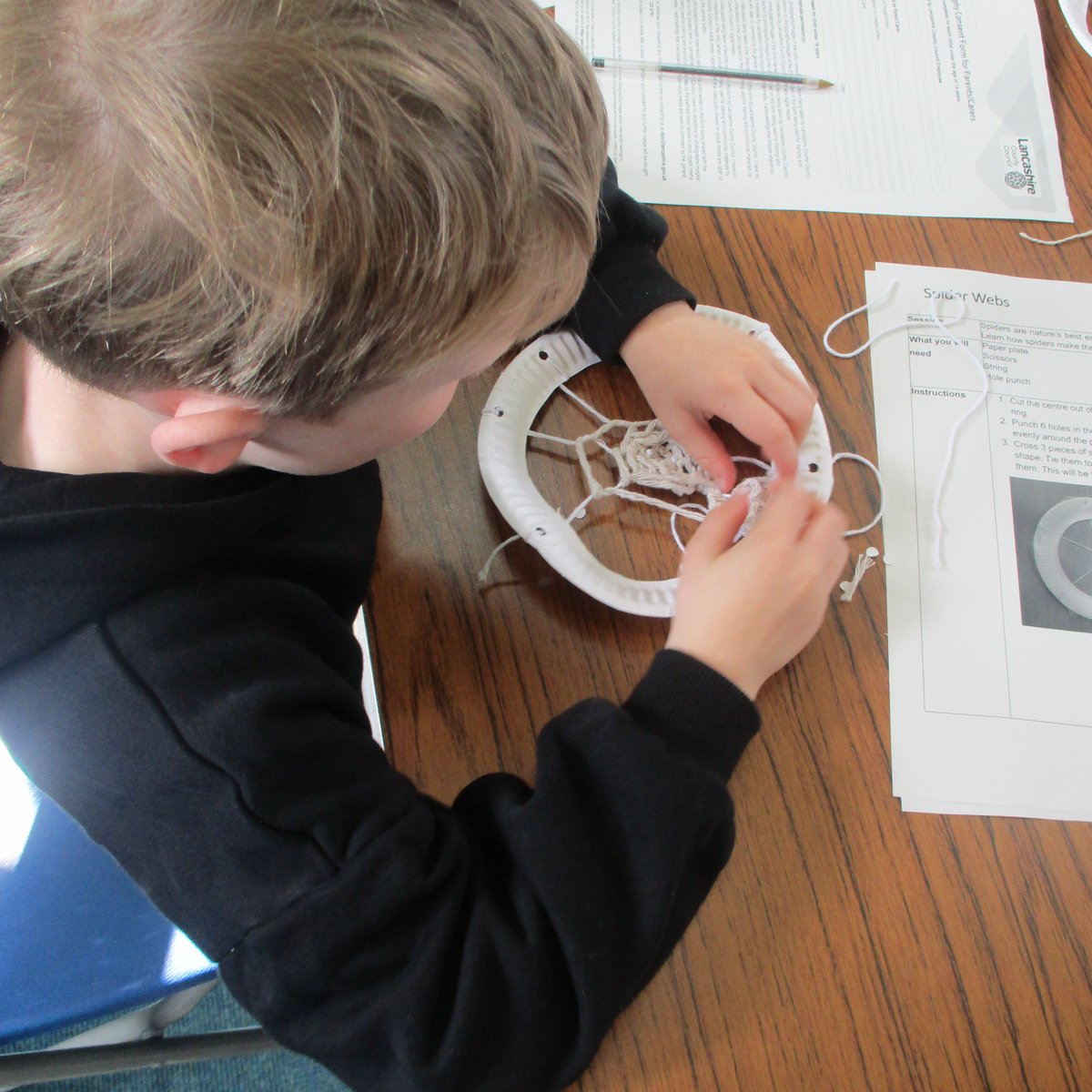 LancsLibraries's tweet image. This week #RawtenstallLibrary&apos;s Reading Heroes channelled nature&apos;s engineer, the spider, and made their own super strong spider webs! #LancsReadingHeroes