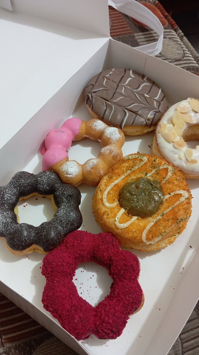 bbebbas's tweet image. donat my luvvv😋