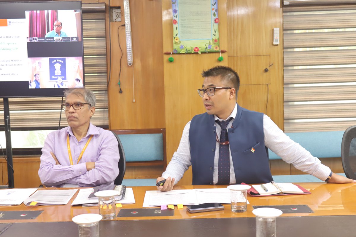 EduMinOfIndia's tweet image. Secretary, Department of Higher Education, Dr. Vineet Joshi chaired a meeting with the heads of Higher Educational Institutions (HEIs) to review preparations for two major national campaigns. During the meeting, the Secretary briefed the institutions on the various activities to…