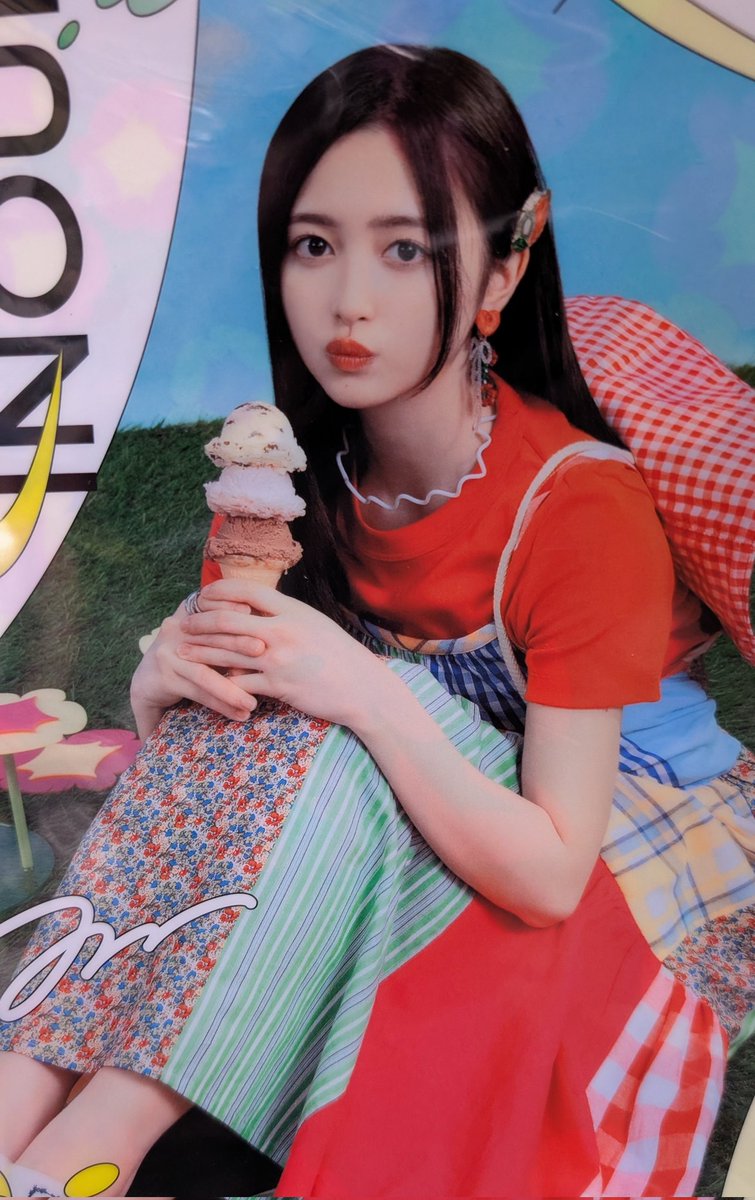 yu482012's tweet photo. 乃木カフェ2025
賀喜遥香ちゃんのメニューについてたコースター!
グッズは、なぎちゃんのファイルそして……551の蓬莱の豚まん♪ https://t.co/fKDxX1gYto