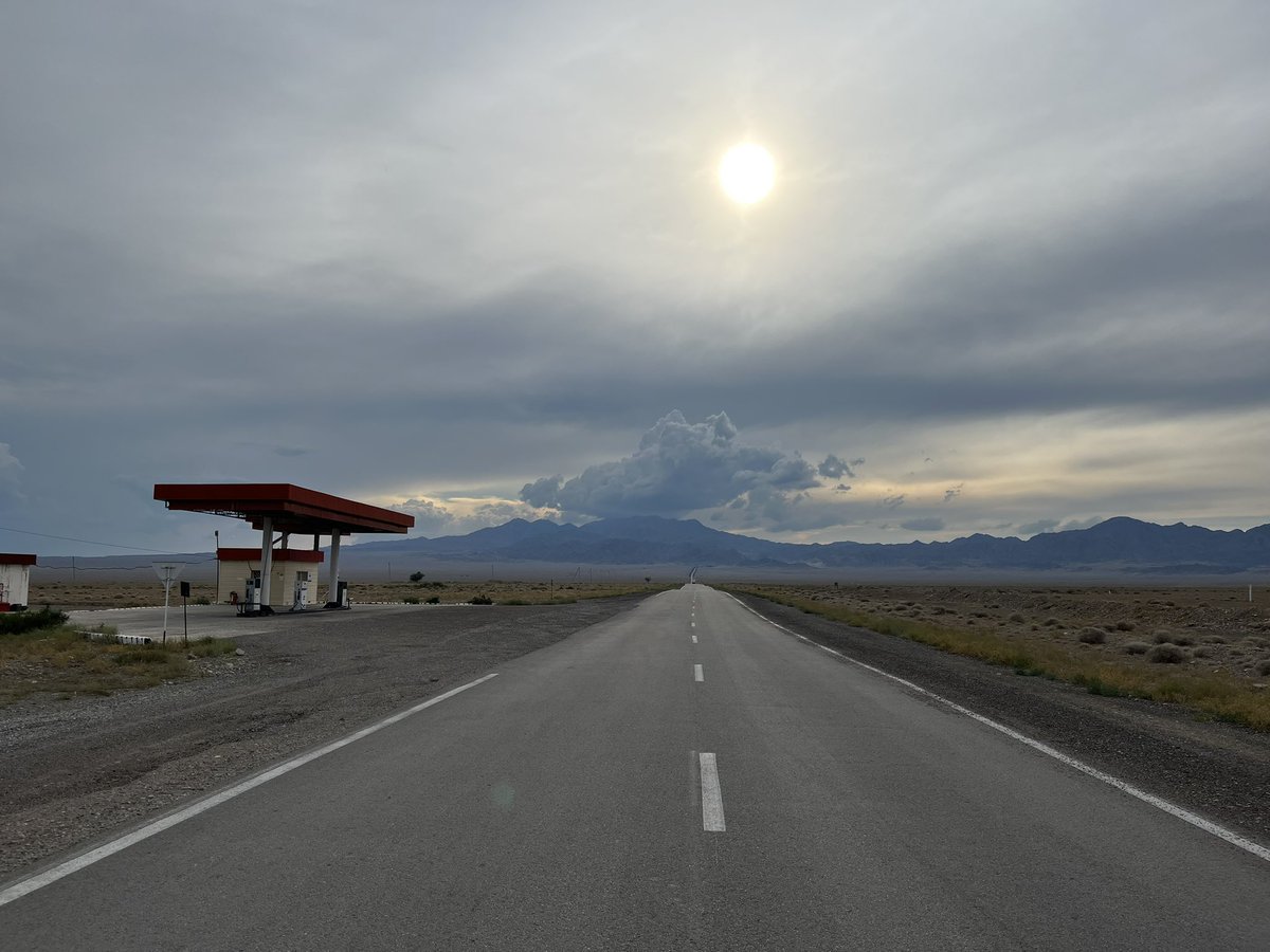 jmrti's tweet photo. Centro Asia es, seguramente, de los únicos lugares que quedan en el planeta donde uno se siente minúsculo, la naturaleza sigue intacta y apenas hay normas… https://t.co/7ppVenWitT