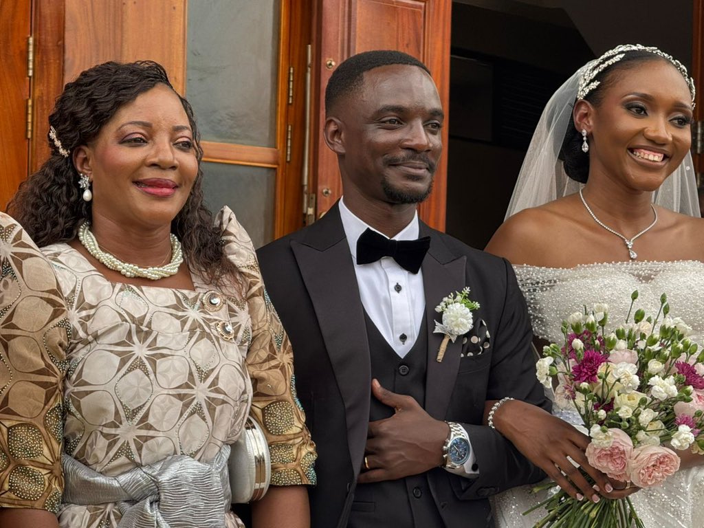 We welcome the beautiful Dr.Ella Maria into our family.Congratulations and much love to the happy couple 🥰🥰❤️