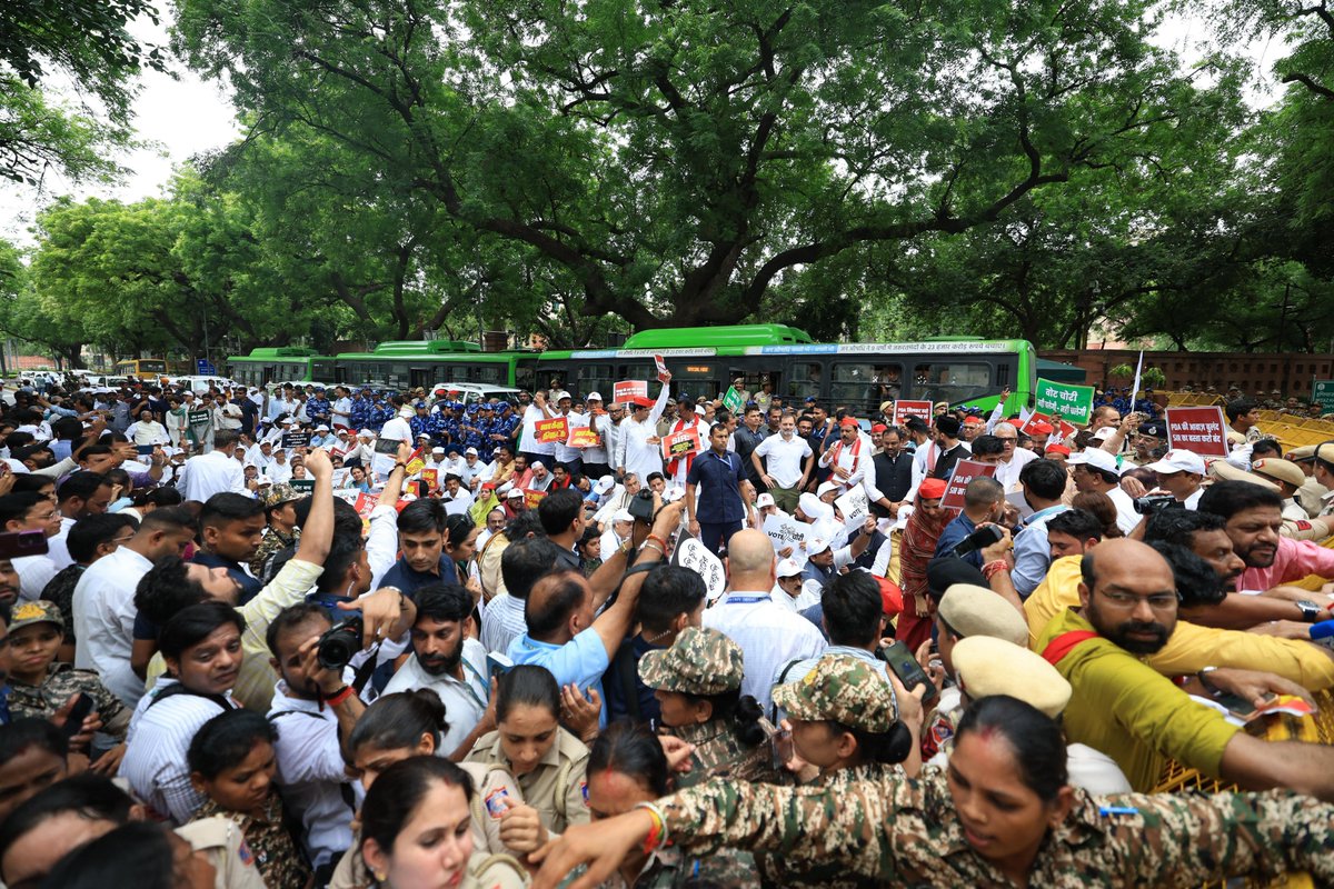 INCIndia's tweet photo. The BJP and EC's brazen collusion will not go unpunished - they will pay the price for betraying the people's trust and trampling on their rights. 

Our democratic rights are non-negotiable, and we will fiercely defend them against any attempt to undermine them. ✊ https://t.co/ykZBosYzY6
