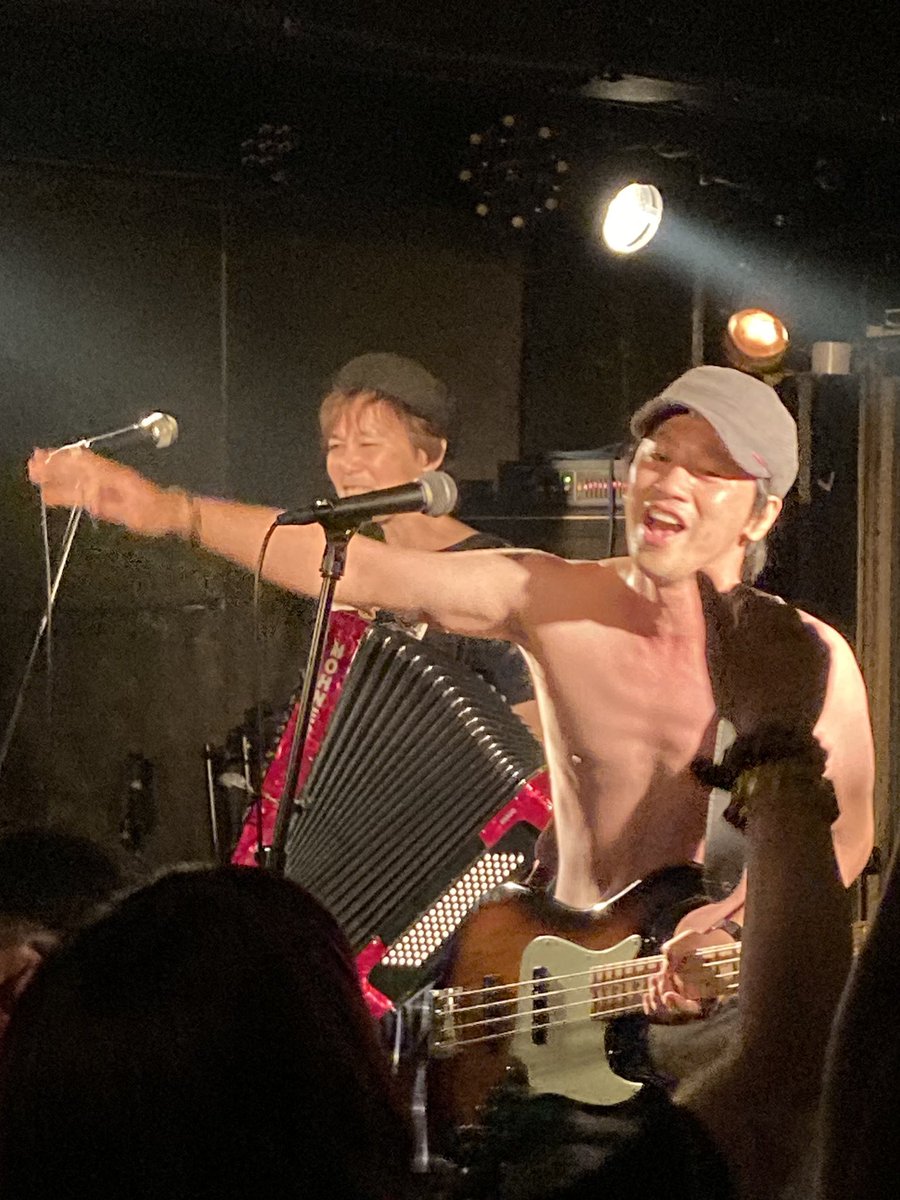 fgv44q's tweet photo. ENJOY SKA PARTY!! vol.8
たくさんの“おかえりなさい“で溢れかえった名古屋3年ぶりのhowling ent ♫
演奏も歌声も笑顔もそして門前さんの裸も😂 みんな心の底から待ってたぞー❗�� https://t.co/hx70ish3iq