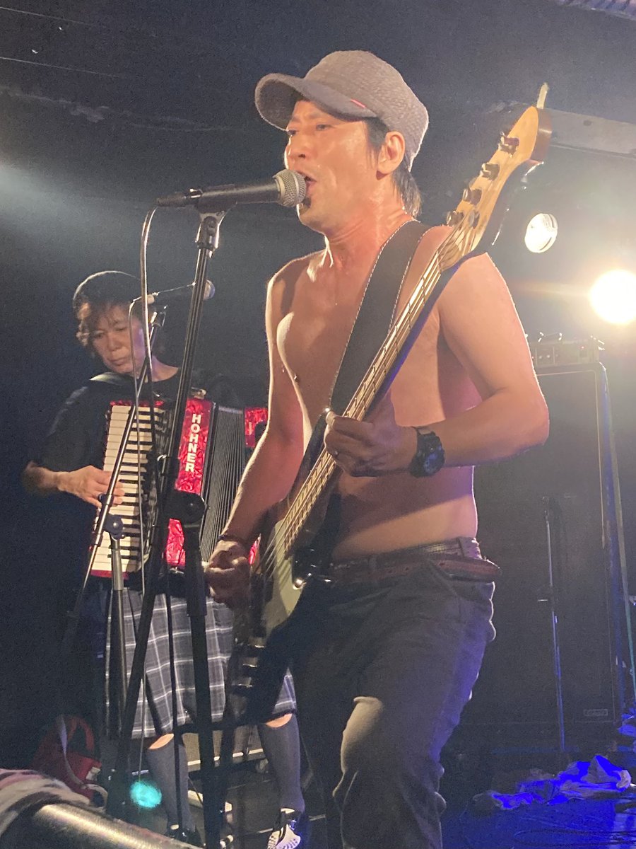 fgv44q's tweet photo. ENJOY SKA PARTY!! vol.8
たくさんの“おかえりなさい“で溢れかえった名古屋3年ぶりのhowling ent ♫
演奏も歌声も笑顔もそして門前さんの裸も😂 みんな心の底から待ってたぞー❗�� https://t.co/hx70ish3iq