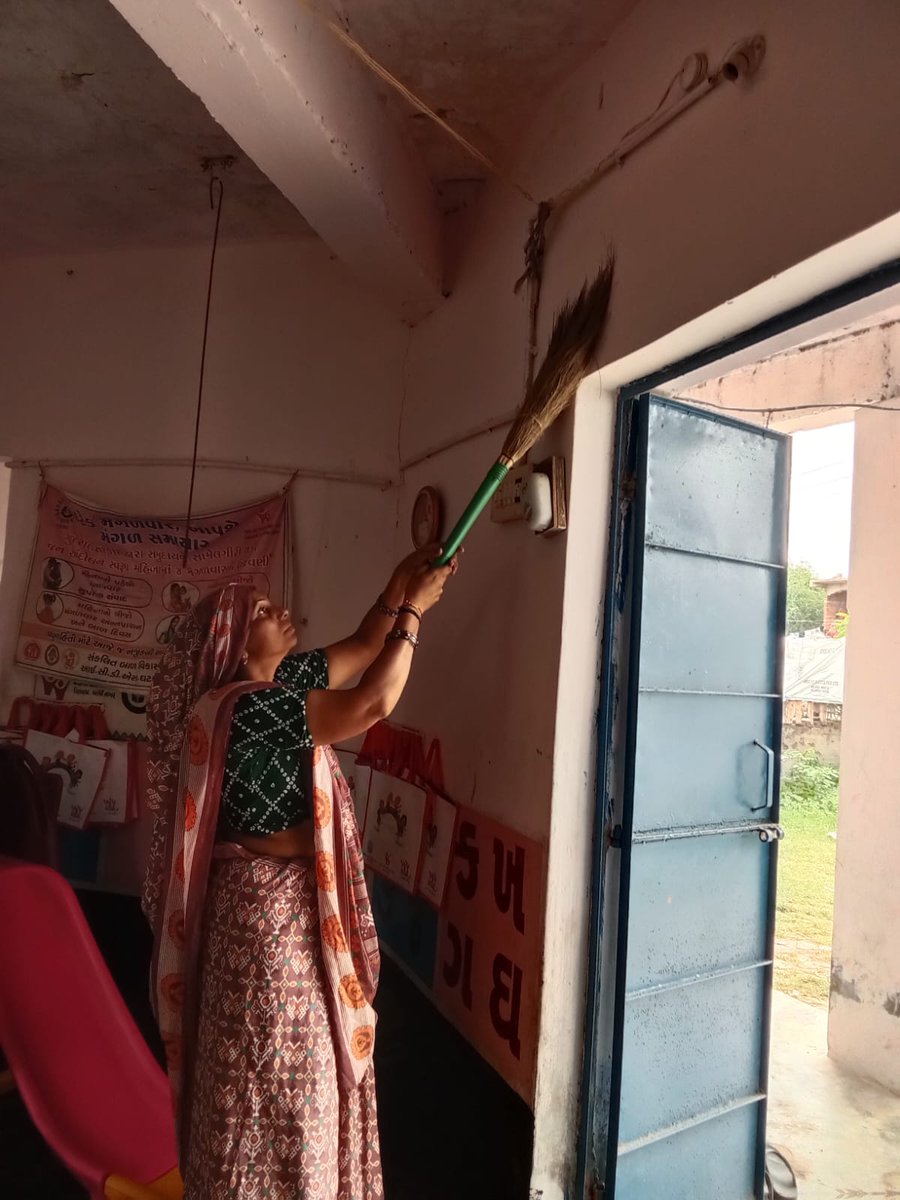 ઘટક બેચરાજી હર ઘર તિરંગા અંતર્ગત આંગણવાડી ની અંદર બહાર સ્વછતા કરવામાં આવી...