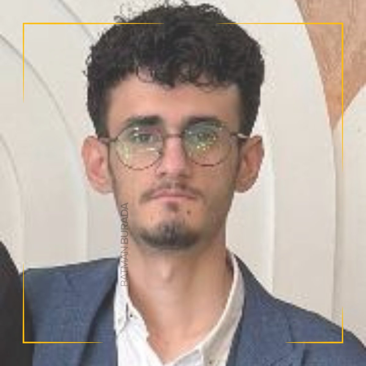 batmanburada's tweet photo. ⚫️ BATMANLI FINDIK İŞÇİSİNİN CANSIZ BEDENİNE ULAŞILDI

▪️ Ordu’nun Gülyalı ilçesinde dün akşam saatlerinde yaşanan deniz faciasında kaybolan 17 yaşındaki Batmanlı Mazlum Yıldız’dan acı haber geldi.

▪️ Serinlemek için 16 yaşındaki arkadaşı Selahattin Kaya ile denize giren Yıldız, rip akıntısına kapılarak gözden kaybolmuştu.

▪️ Yapılan yoğun çalışmalar sonucunda Mazlum Yıldız’ın cansız bedeni, denize girdiği noktaya yakın bir bölgede bulundu.

▪️ Selahattin Kaya’nın hastanedeki tedavisi ise ciddiyetini koruyor.