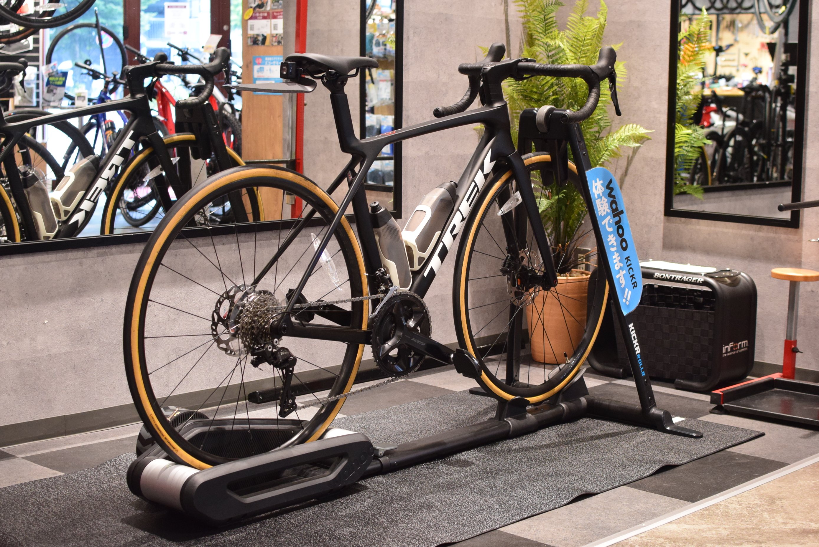 KICKR ROLLR トレーニング用ローラー台