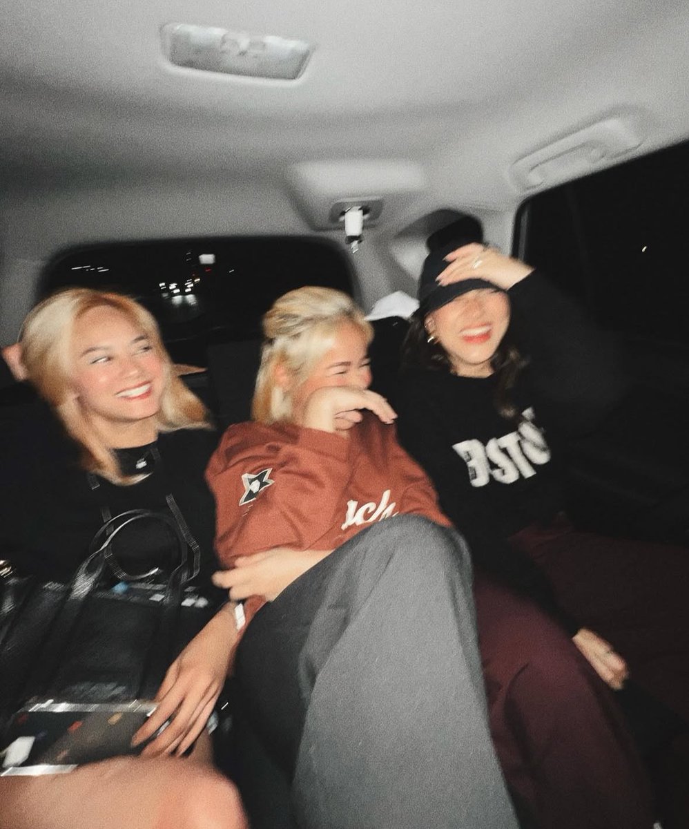 forjonav's tweet image. trikla with mika 🥹🤍