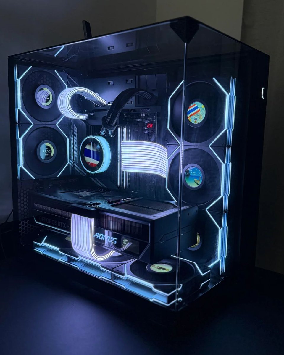 Tag someone who needs a build like this! Or… is that someone you?👀 

Cr. u/RoswellGrayAlien

#lianli #case #setup #pc #build #O11VisionCompact