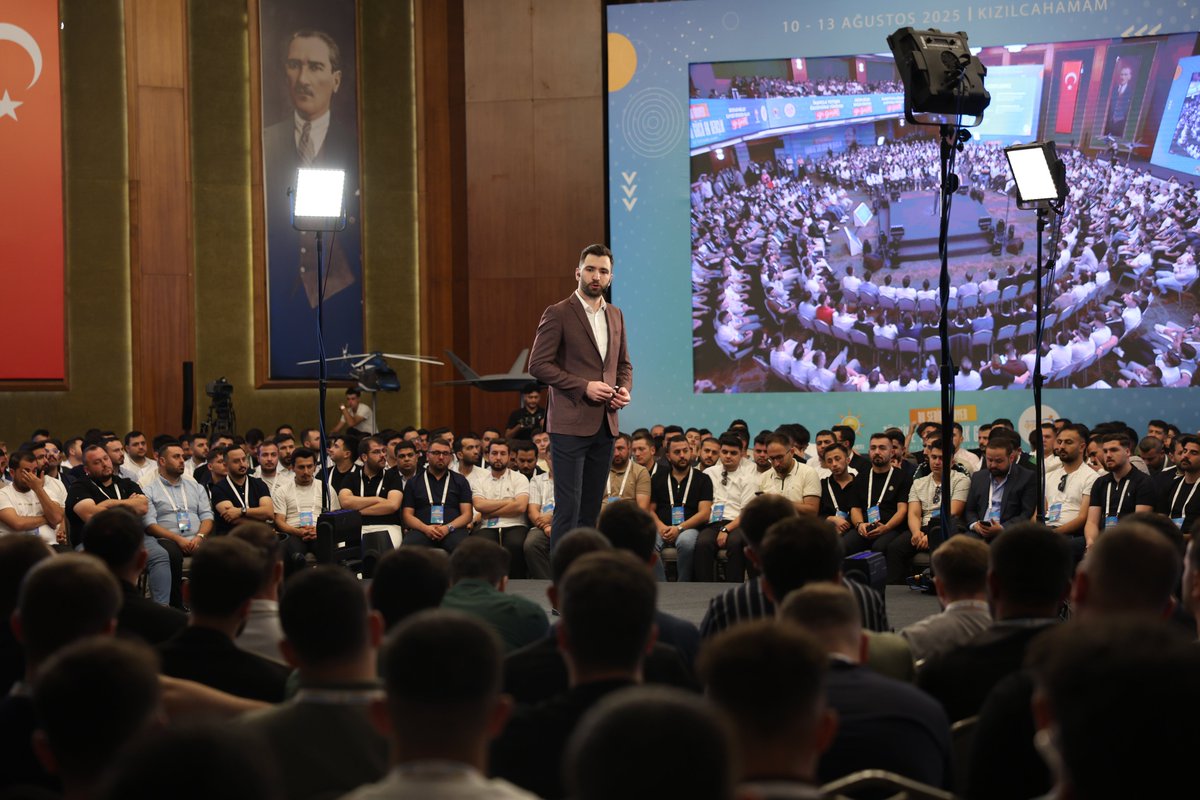 osmannazlier's tweet photo. Kızılcahamam'da start verdiğimiz Strateji ve İstişare Kampımızda bugüne kadar ki teşkilat faaliyetlerimizi kapsamlı bir şekilde değerlendirdik.

81 il, 922 ilçemizden gelen tüm kardeşlerimizle daha donanımlı, daha kapsamlı bir teşkilat yapısıyla istişareyi esas alarak gerçekleştirdiğimiz kampımız hayırlara vesile olsun.

Yurdumuzun dört bir tarafında bayrağı omuzlayarak dertlenen, mücadele eden tüm kardeşlerimiz müsterih olsun: Türkiye'nin #GücüAKGençlik! 🚀