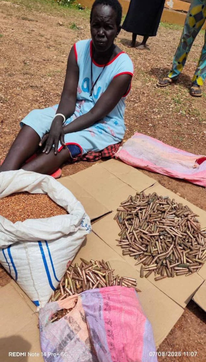 TalkLawRw's tweet photo. Mujye munyuzamo mushimire #NYAGASANI mwe mwese muMwizera mukaba mutuye mu #Rwanda

#SUDANI Y'AMAJYEPFO: Iyi foto yafashwe kuwa 07/08/2028 saa 11:07 z'amanywa, igaragaza umugore ucuruza imyaka n'#AMASASU.

Ni ikimenyetso kigaragaza aho icyo gihugu kigeze cyangizwa n'intambara https://t.co/2qUdxCCoih