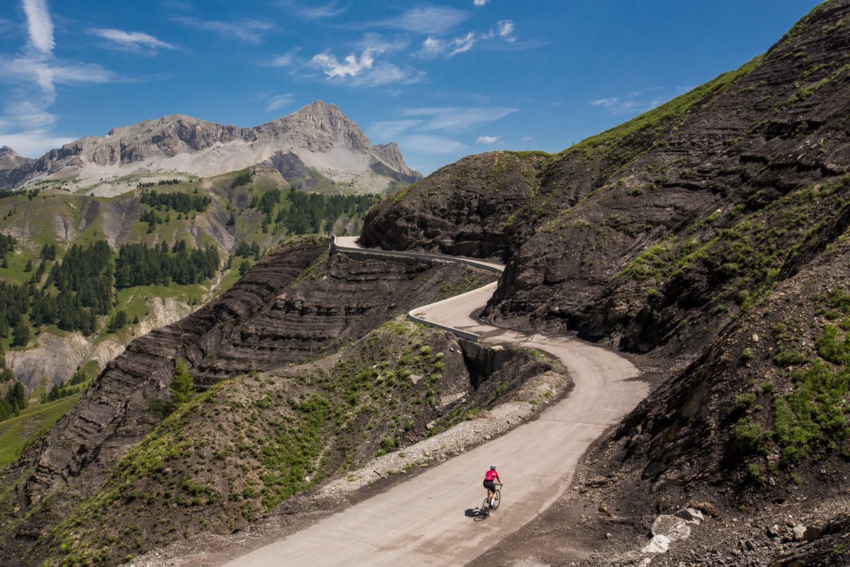 Los viajes siempre han sido la mejor fuente de inspiración para el contenido de la revista y por eso siempre tratamos de incluir novedades. Este año no va a ser una excepción... Preparando nuevos contenidos en Alpes, Pirineos o cualquier lugar con encanto ciclista.