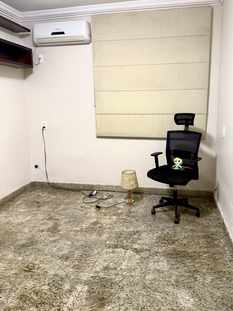 i recently moved out to live on my own for the first time, but i have so few things that my place looks like someone who's just started playing animal crossing