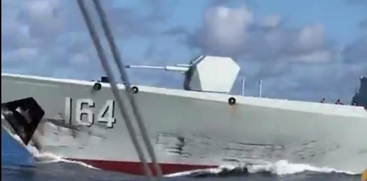 I would not want to be the captain of the CCG vessel 🇨🇳 when coming back to port and report on such a dramatic incident… 🤷🏻‍♂️