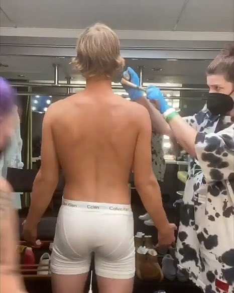 They would have to shoot me dead if i was near justins ass
