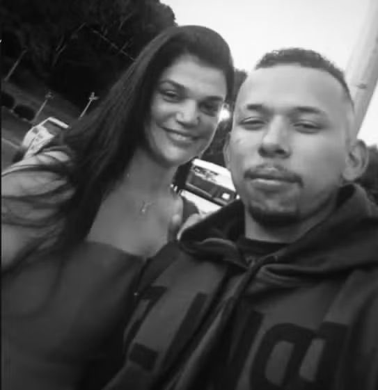 choquei's tweet photo. 🚨BRASIL: Casal morre ao despencar de carro de penhasco durante sexo, no ES.

O delegado responsável caso, disse que a principal hipótese sobre o que causou o acidente é de que o movimento do casal dentro veículo tenha provocado a queda. https://t.co/4j40pTpAYO