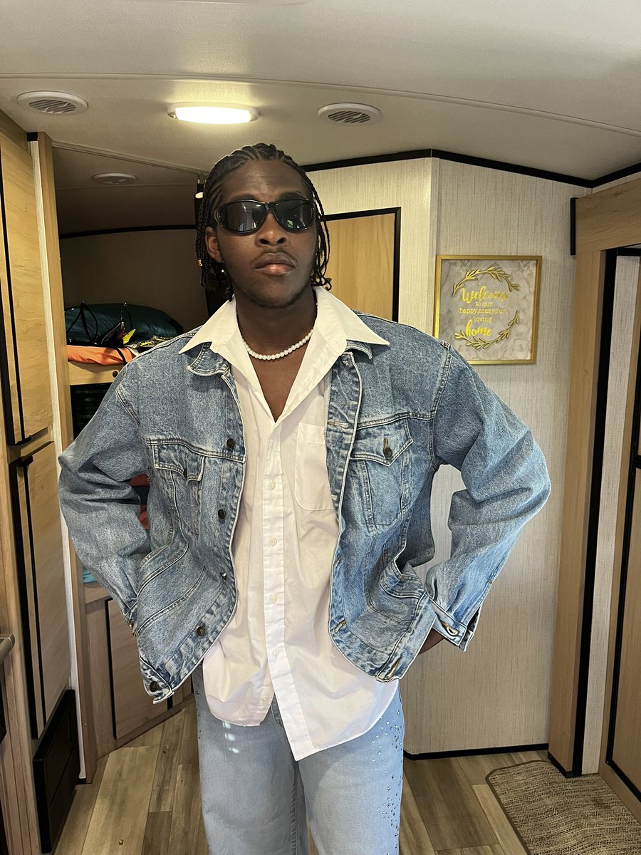 TheUpperEnt's tweet photo. •@thesekani_  struck gold with “My Type” off his debut EP “Shege Season” 🥹🔥

Stream here: https://t.co/szJLHBSWr4 https://t.co/I8mglaFGzV