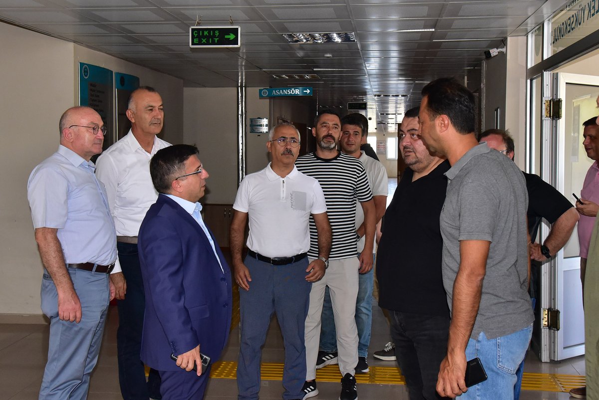 Balıkesir Üniversitesi Rektörü Prof. Dr. <a href="/YucelOgurlu/">Yücel Oğurlu</a> ve Üniversite Üst Yönetiminden Deprem Sonrasında İncelemeler

balikesir.edu.tr/haberler/rekto…