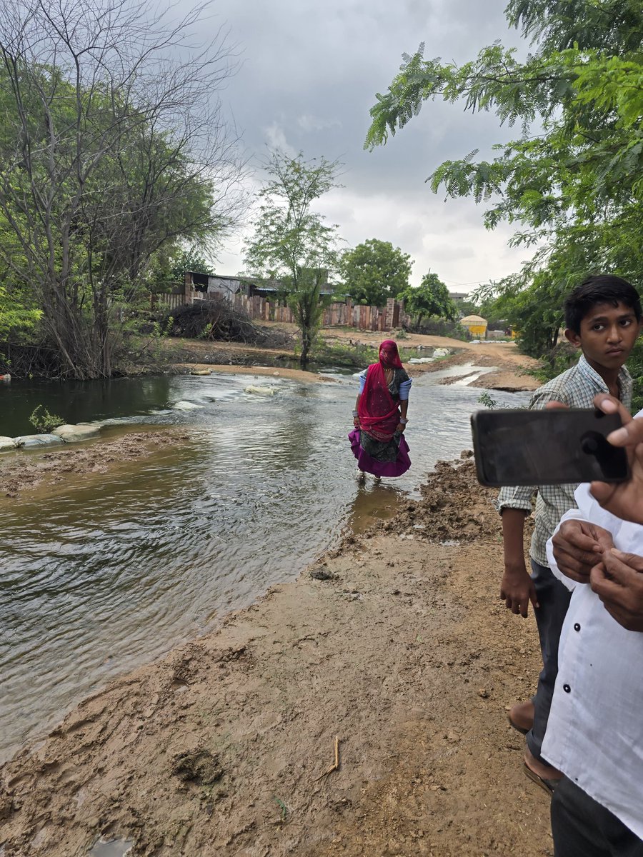 ये कोई नदी या नाला नहीं… आम रास्ता ओर जोजरी नदी का गंदा पानी है

#हनुमान_बचाएगा_जोजरी