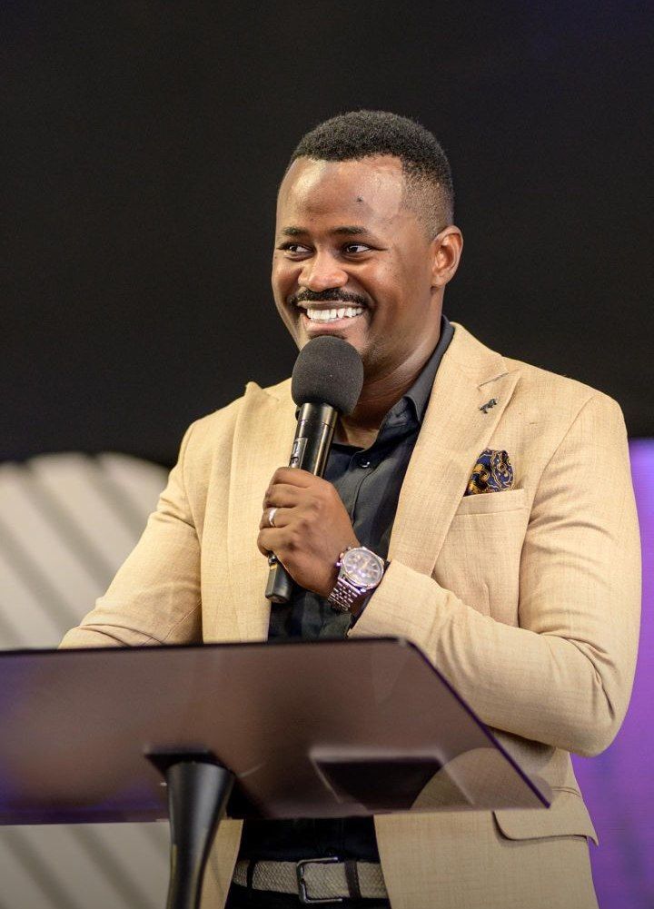 The Anomaly of His Grace🩵

Pastor Rohi Bright of Phaneroo Ministries International will be ministering Live today at the Manifest Fellowship MUBS Edition 198        
#ManifestMUBS
