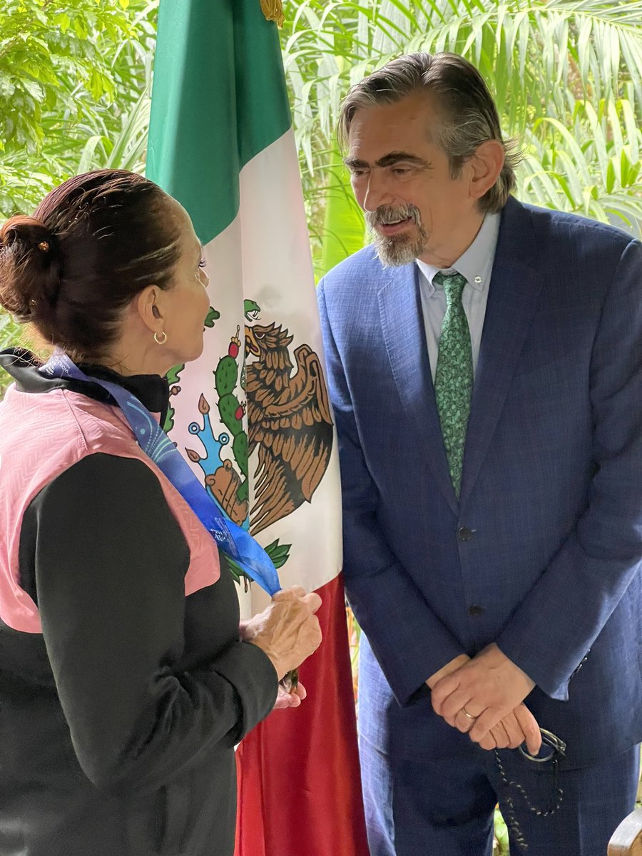 El Embajador recibió a los nadadores que participan en el World Aquatics Masters Singapur ‘25, competencia internacional que reúne a atletas mayores de 25 años de diversas disciplinas y categorías. 

Orgullo y reconocimiento por su destacada participación.

#DiplomaciaDeportivaMX