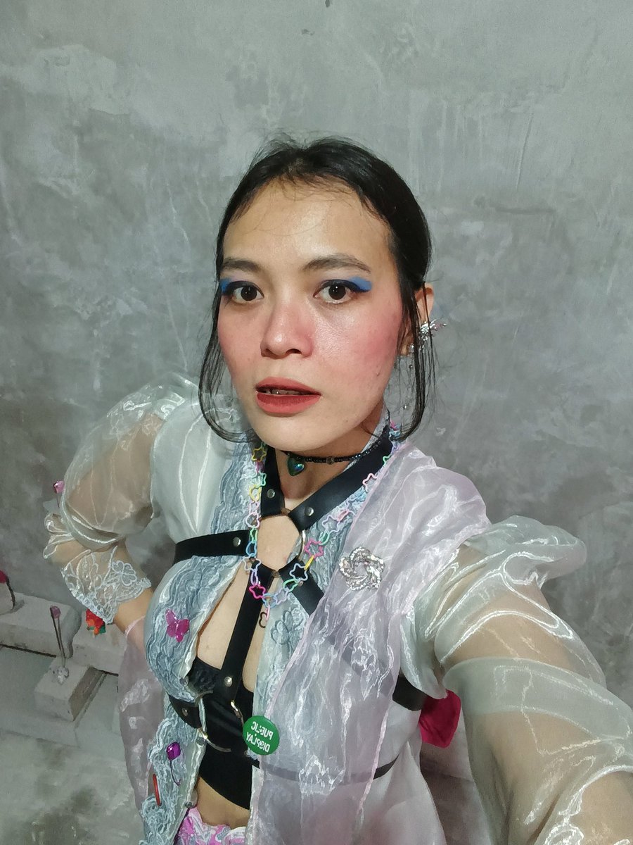 dhewirattna's tweet photo. 🖤🩷🩵🪻🦄 https://t.co/DIRCHOfMir