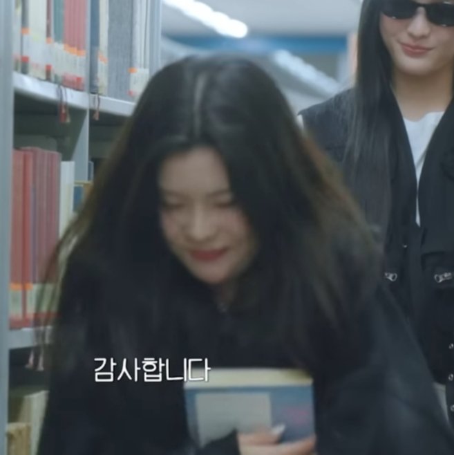 Am I crazy or this is our Kim #GYURI???