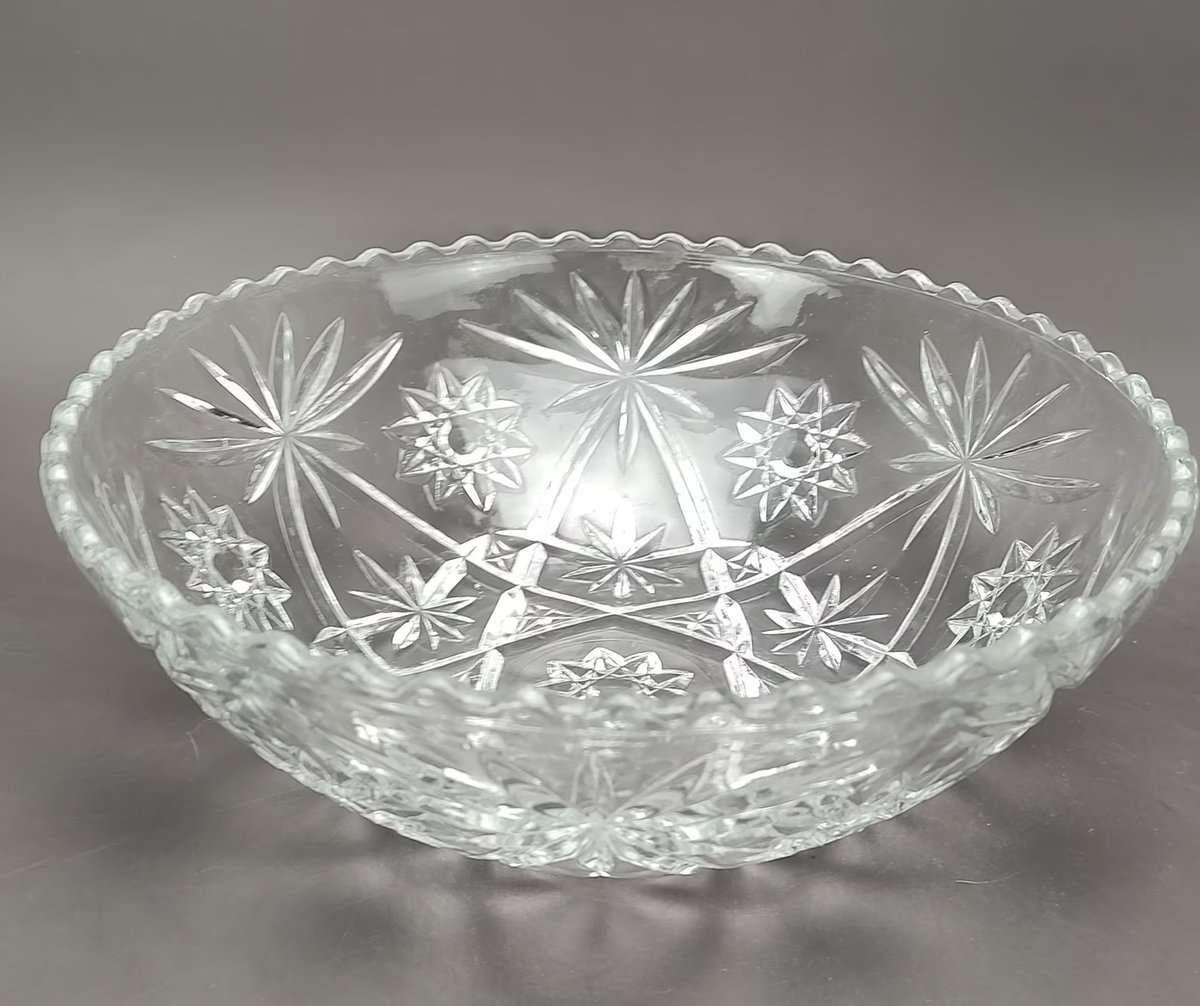 GrandesVtgShop's tweet photo. Americn Prescut Salad Bowl #Star of Davod #Prescut #vintage #RetroKitchen #GiftForHer @Etsy https://t.co/BU25gLtiQC https://t.co/jUgff53x1N
